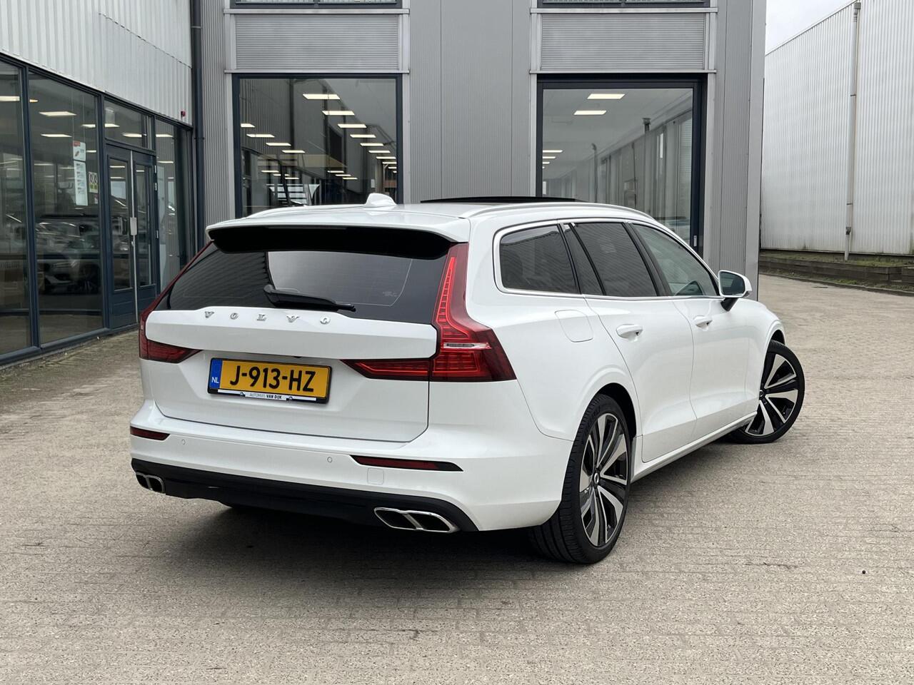 Volvo V60 2.0 B3 Business Pro | NL Auto/2e Eig./Leder/Navi/Panodak/El.Trekhaak/19"/Adapt.Cruise/Apple CarPlay-Android Auto