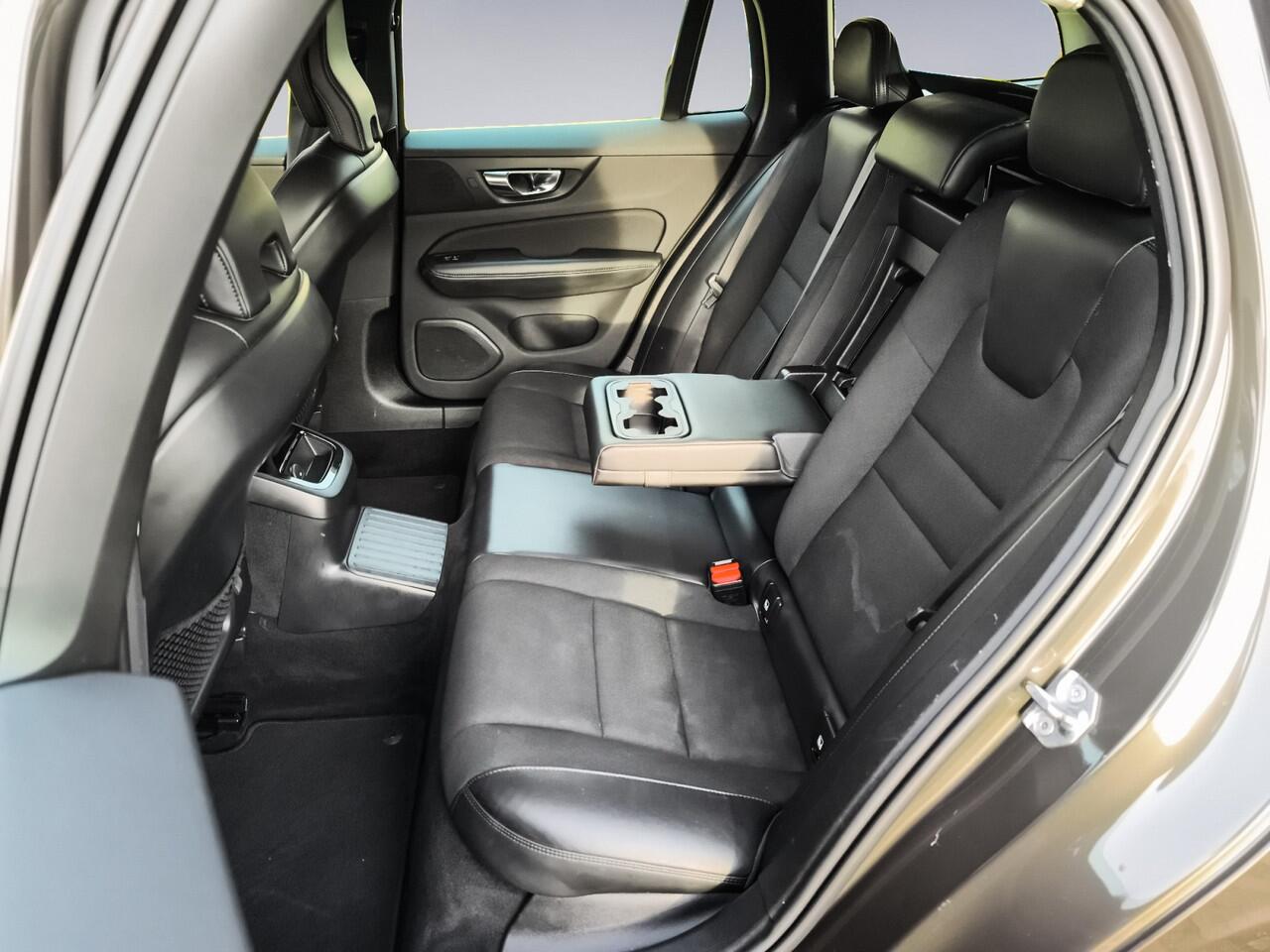 Volvo V60 2.0 T6 Recharge AWD Business Pro 1e-Eig. & Keurig-Onderh. BOVAG-Garantie. NL-Auto.