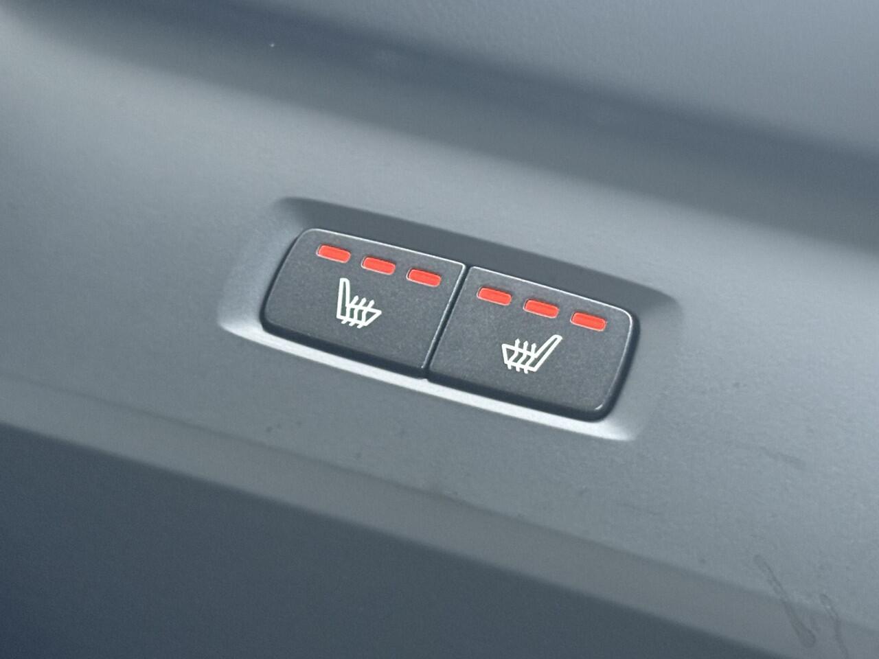 Volvo V60 2.0 B3 Essential Edition | Trekhaak | Adaptieve cruise control | Stoel-stuurwiel-achterbankverwarming | Parkassist voor en achter | Parkeercamera | BLIS |