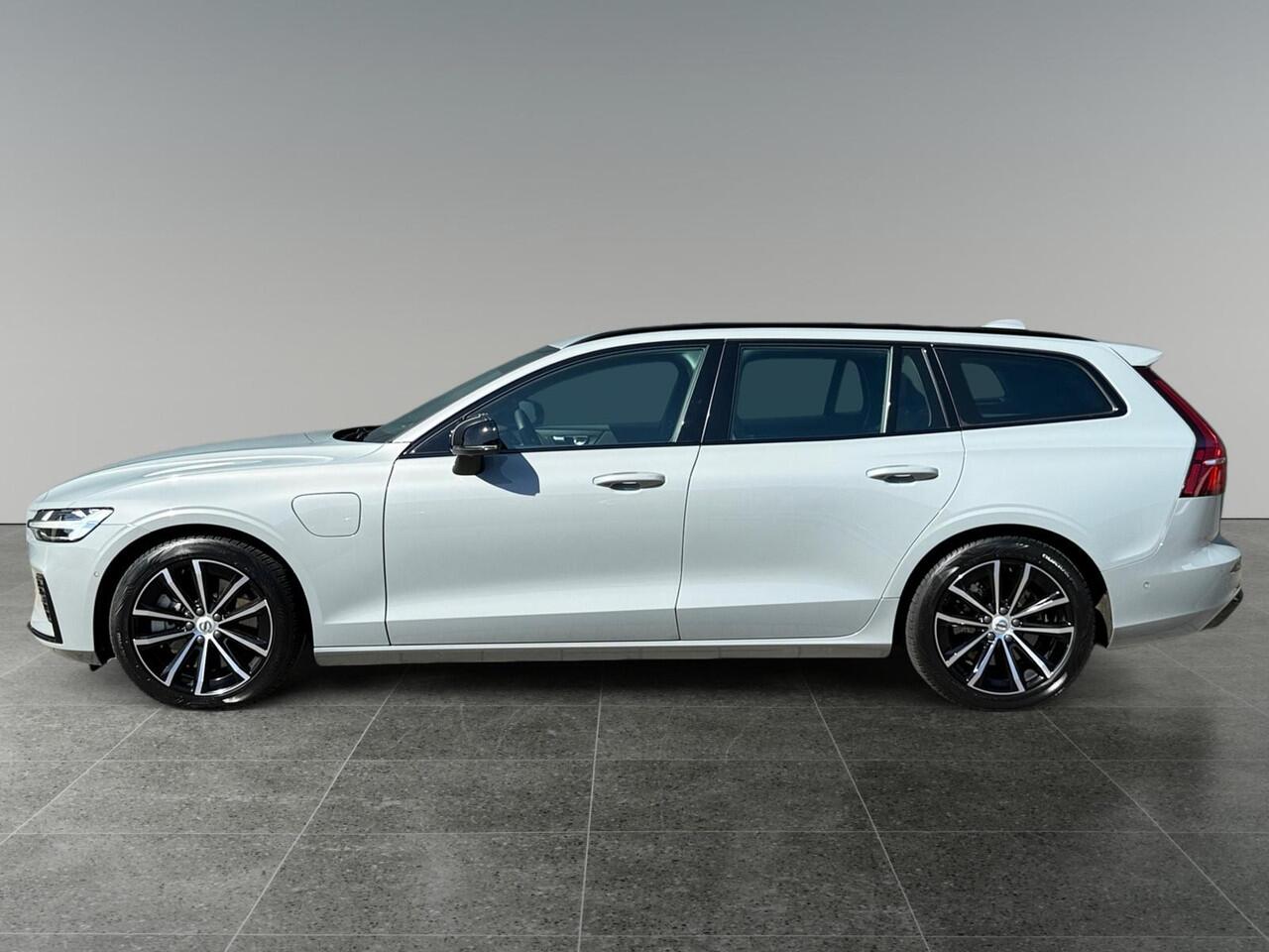 Volvo V60 2.0 T6 Plug-in hybrid AWD Plus Dark | Trekhaak | Sportstoelen | Panoramadak | Stoelverwarming |
