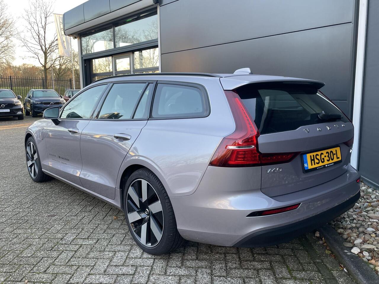 Volvo V60 T6 Plug-in hybrid AWD Essential Edition | Adaptive Cruise Control | BLIS | Google Navigatie | Apple Carplay | Parkeercamera | Stoel-/Stuurverwarming |