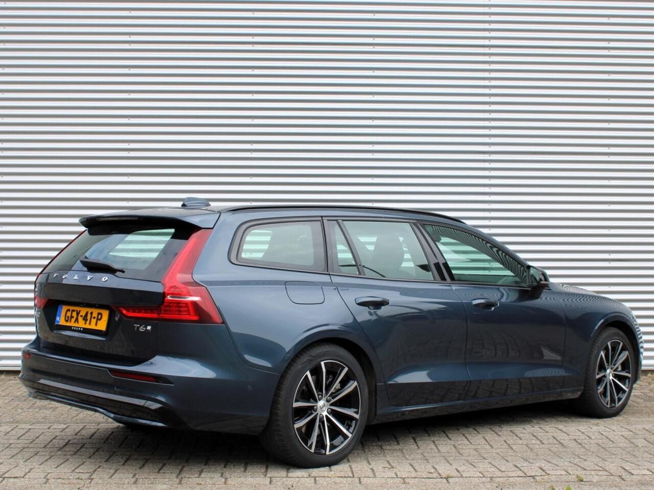 Volvo V60 T6 AWD Plug-in hybrid Plus Dark Automaat / Panoramadak / Trekhaak / 360* camera / Harman Kardon audio / Google Maps