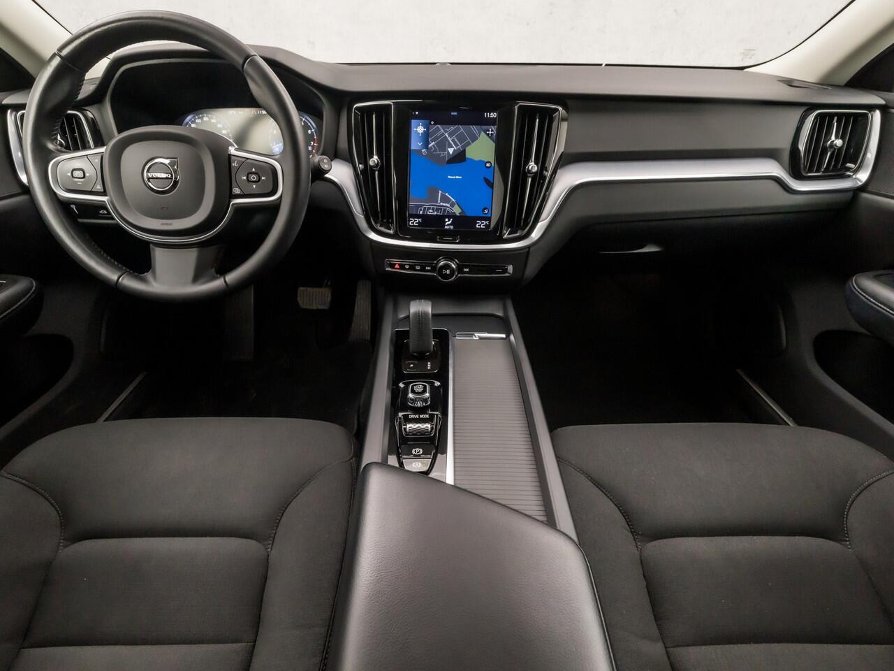 Volvo V60 2.0 B3 Sport 177Pk Automaat (APPLE CARPLAY, GROOT NAVI, GETINT GLAS, CAMERA, ADAPTIVE CRUISE, SPORTSTOELEN, GETINT GLAS, KEYLESS, ELEK ACHTERKLEP, NIEUWSTAAT)
