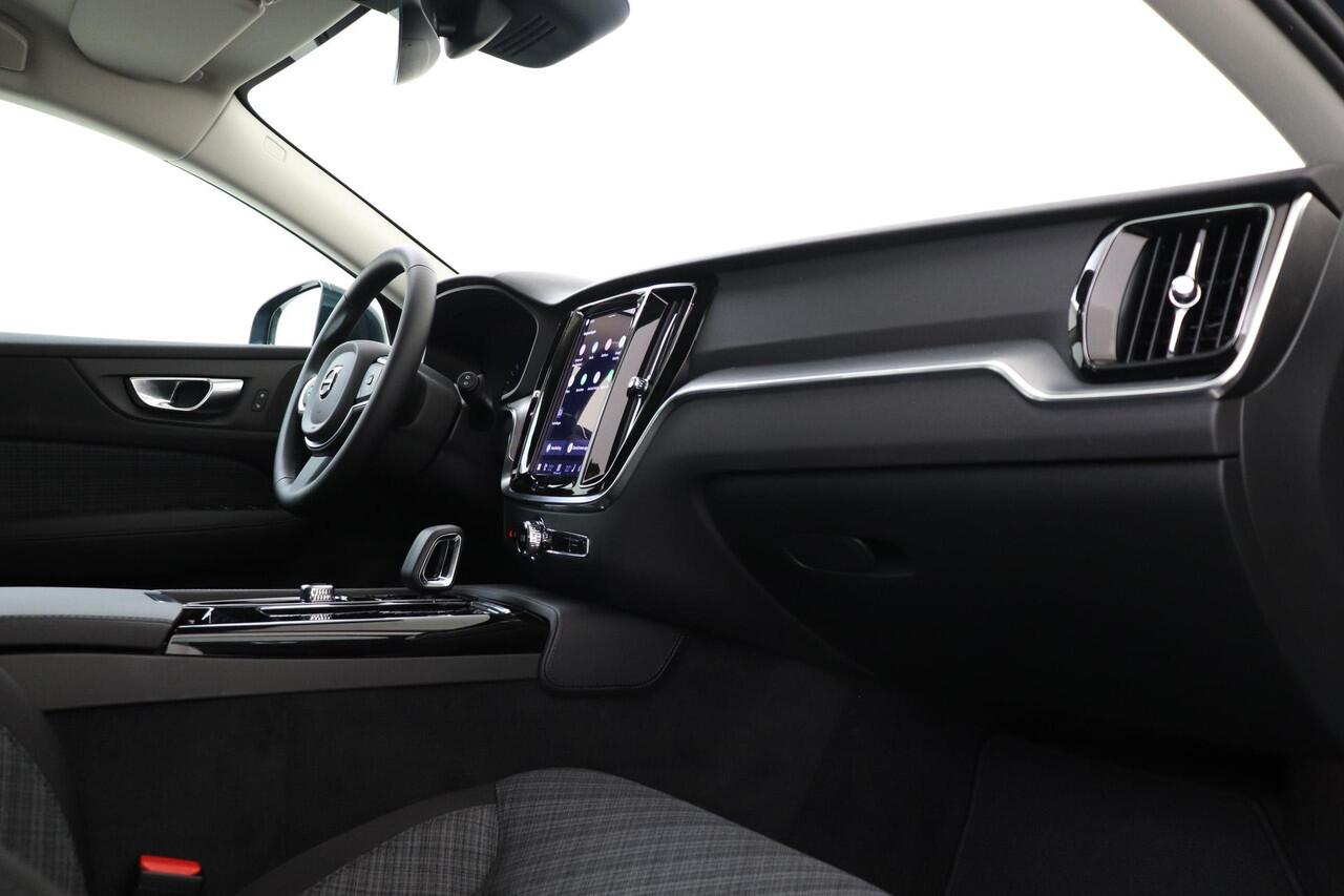 Volvo V60 T6 PLUG-IN HYBRID AWD ESSENTIAL EDITION -CLIMATE|19"|PARK-ASSIST
