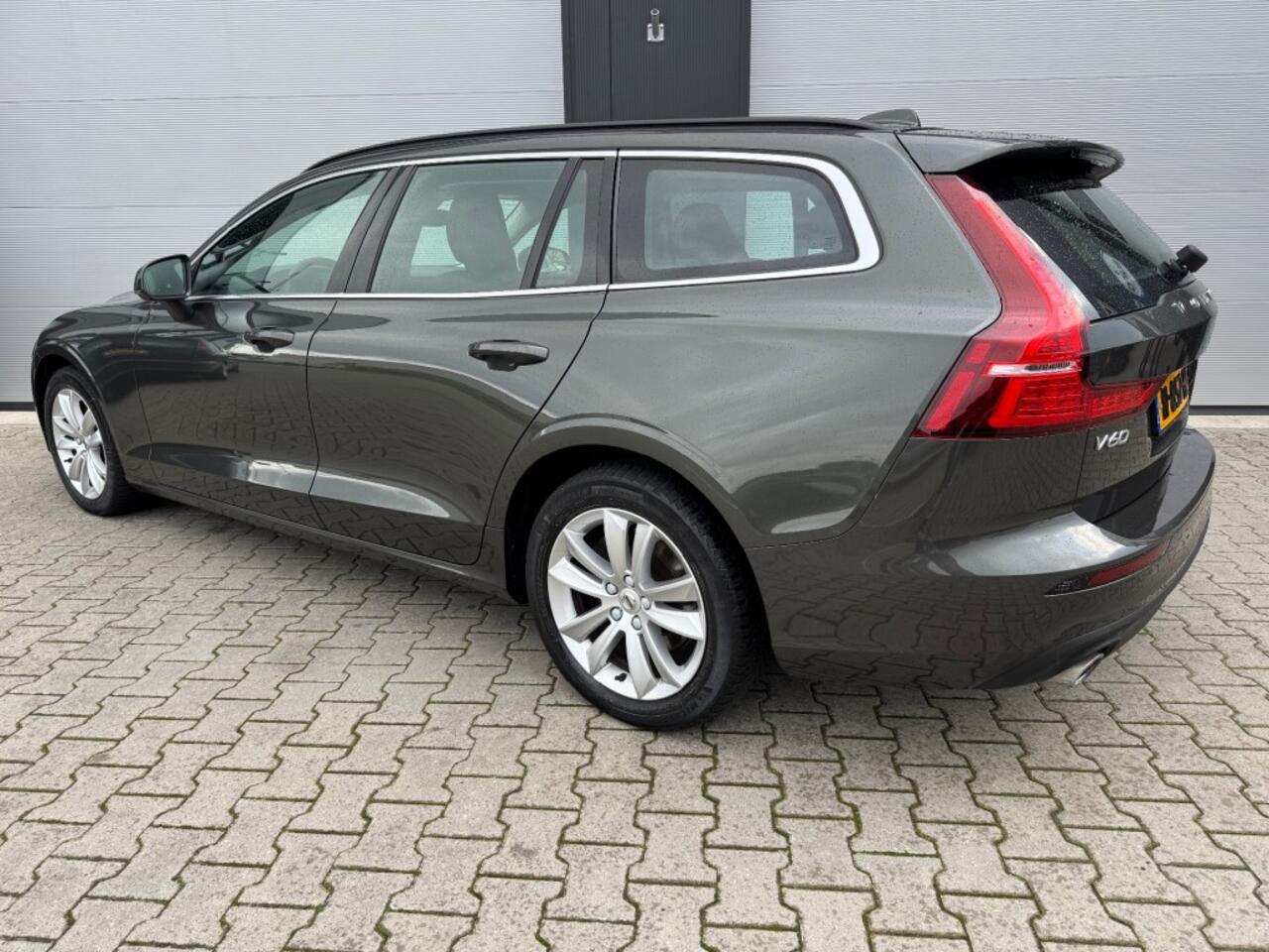 Volvo V60 2.0 B3 MILD-HYBRIDE / MOMENTUM BUSINESS / Automaat / Apple CarPlay en smartphone-integratie.