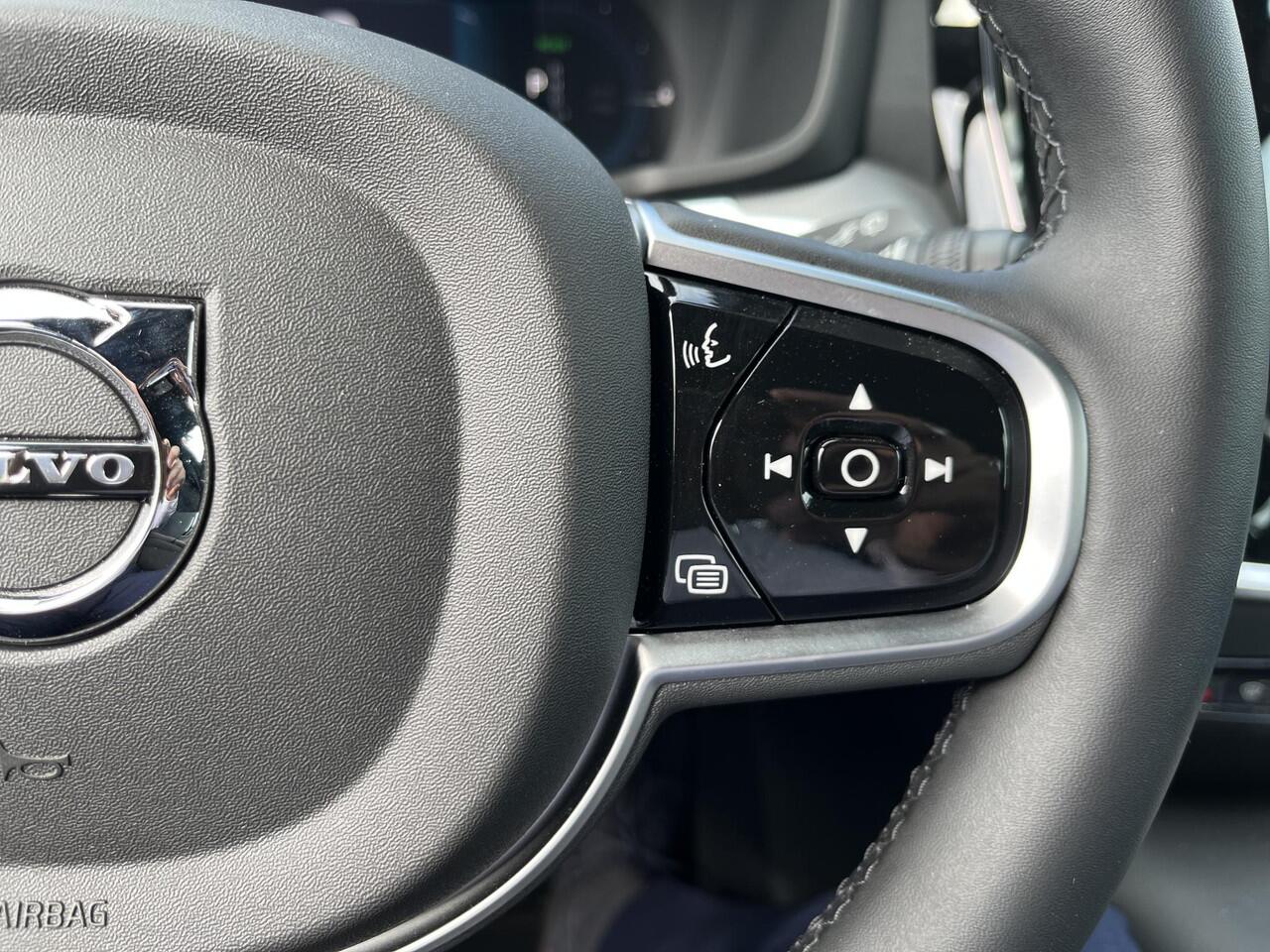 Volvo V60 T6 Plug-in hybrid AWD Plus Dark | 360 Camera | Harman/Kardon | Trekhaak |