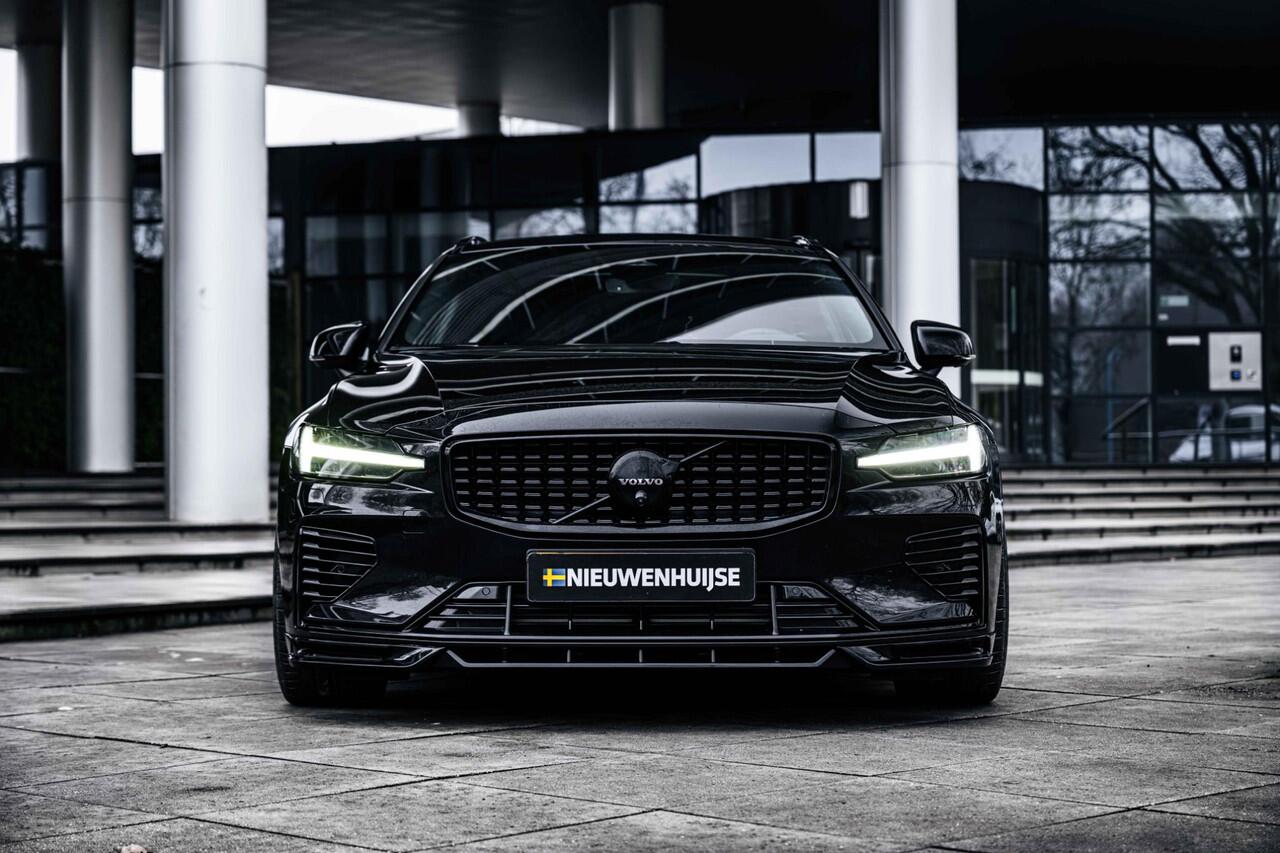 Volvo V60 2.0 T8 Plug-in hybrid AWD Ultra Dark Performance Edition | Heico Body Kit | 21" Polestar Velgen | Donker Glas | Trekhaak | Polestar Tuning | Uniek |