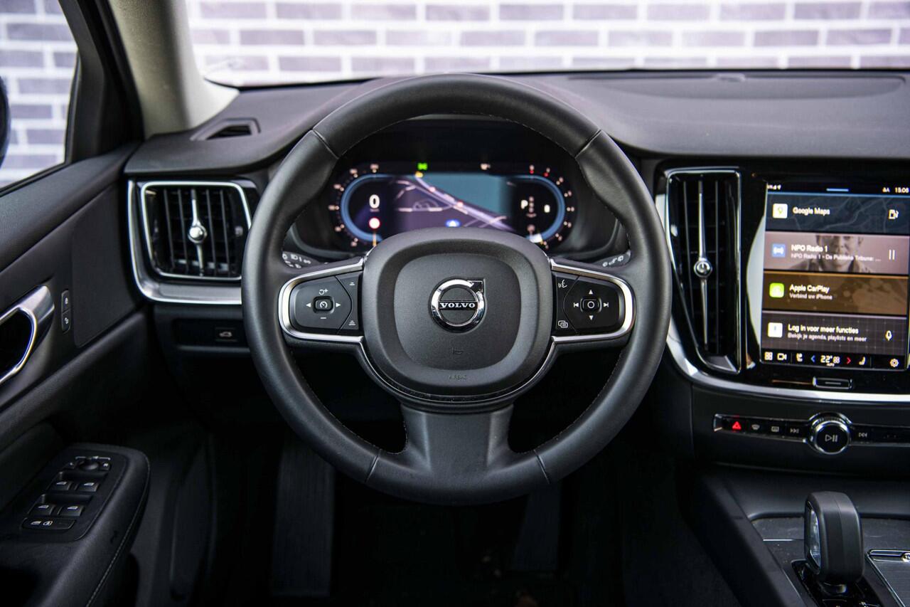 Volvo V60 2.0 B3 Essential Edition | Sport Pack | 19" Black Edition Velgen | Leder | Adaptieve Cruise Control | Stoelverwarming | Park Assist |