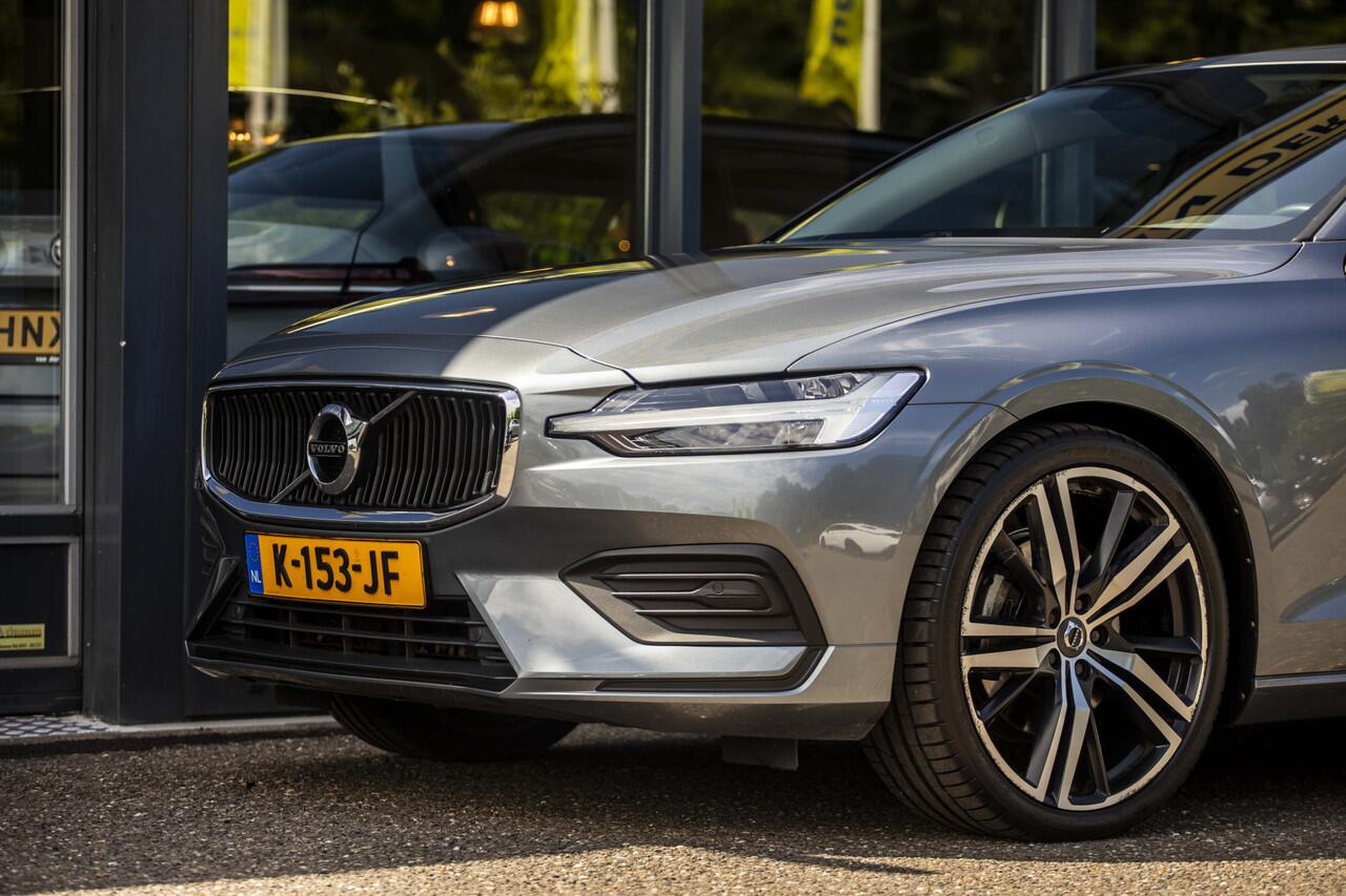 Volvo V60 2.0 B3 Momentum Advantage