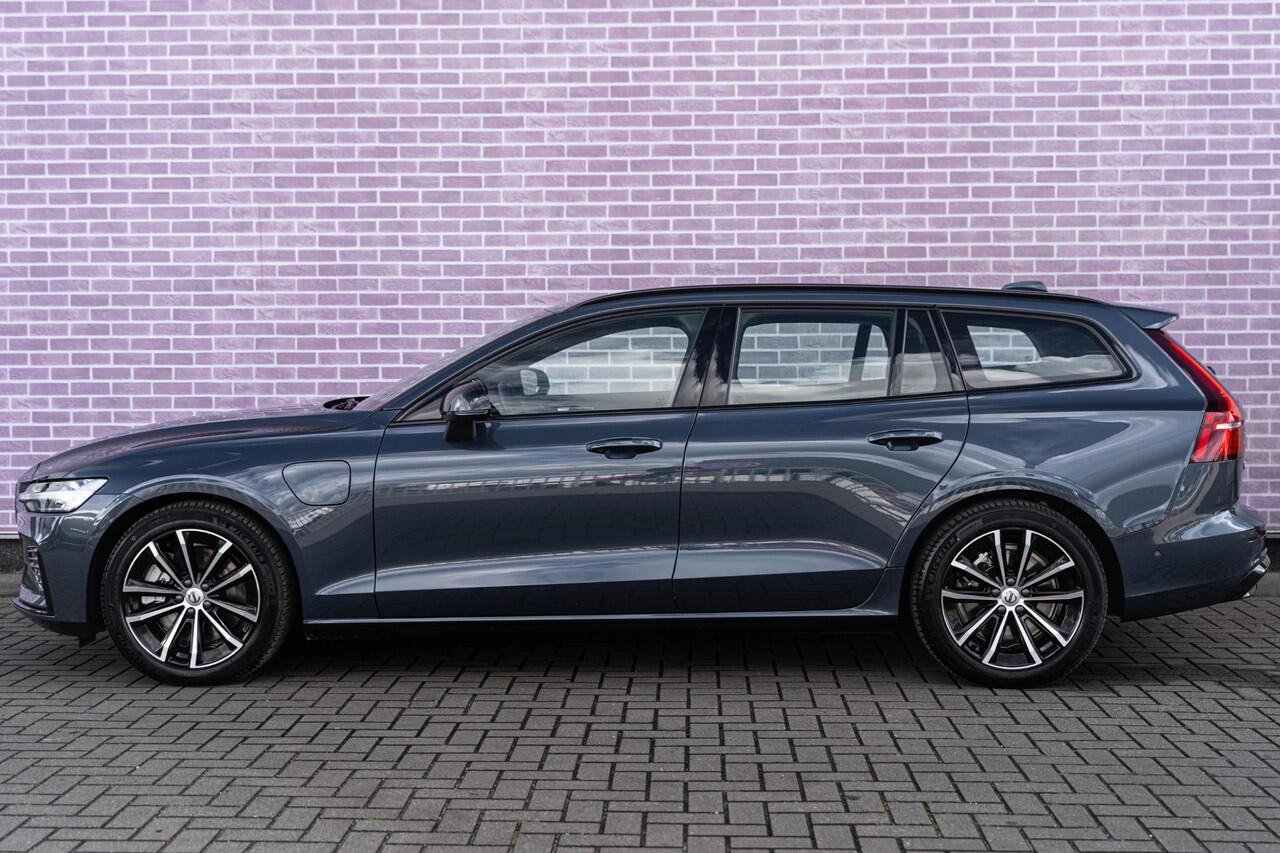 Volvo V60 2.0 T6 Plug-in hybrid AWD Plus Dark | Trekhaak | Harman Kardon | 360º Camera | Verwarmbare voorruit | Stoel- / Stuurverwarming Voor + Achter | Adaptive Cruise | BLIS | Verwarmbare voorruit | Power seats