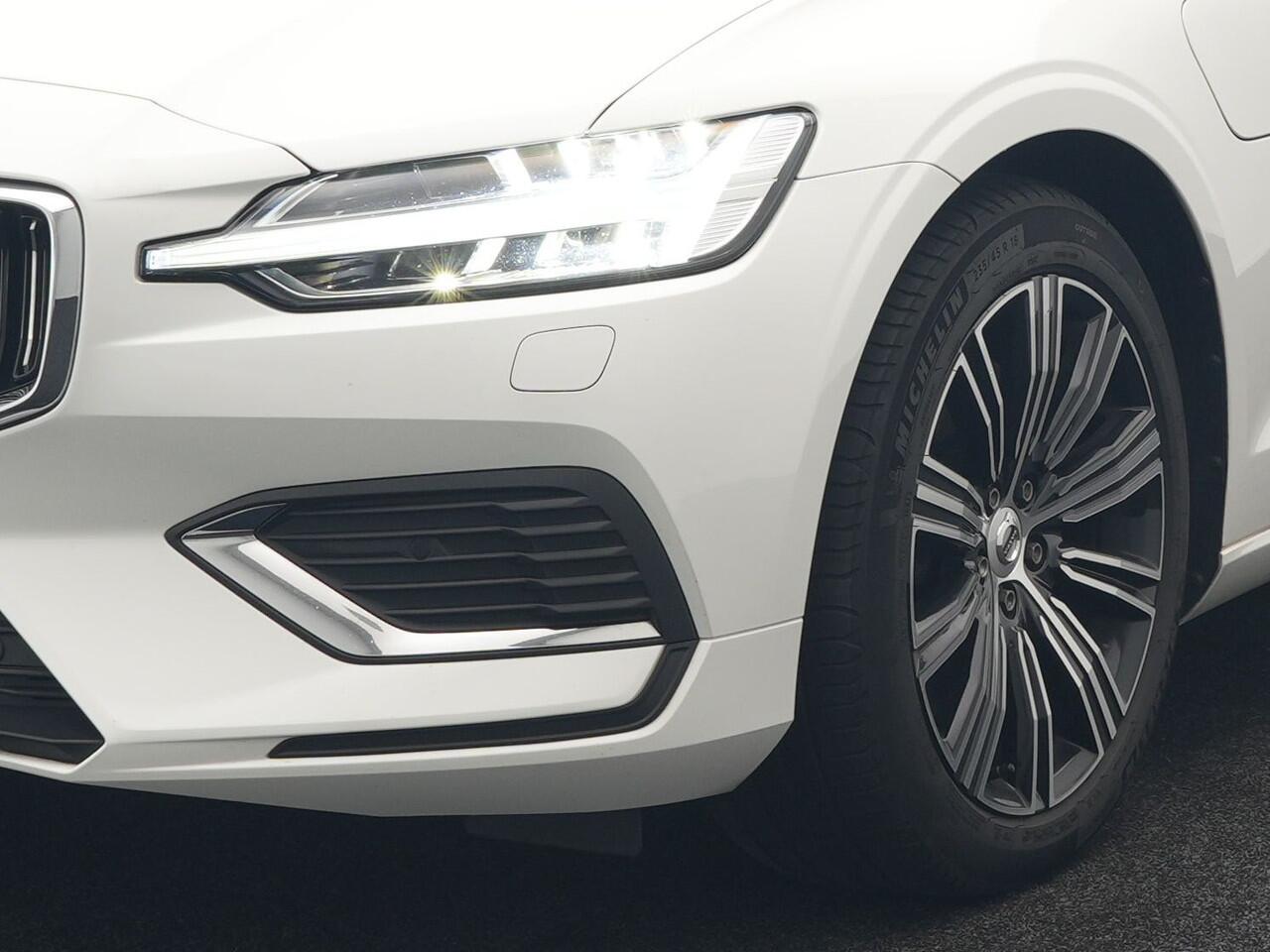 Volvo V60 T6 Recharge AWD Inscription Plug In Hybrid 340pk Dealer O.H PHEV | Trekhaak Af Fabriek | Panodak | Head Up | 360 Camera | Adaptive Cruise | Lederen Sporstoelen Memory & Verwarmd | Harman & Kardon | Blis | Keyless | Apple Carplay | Stuur Verwarmd |