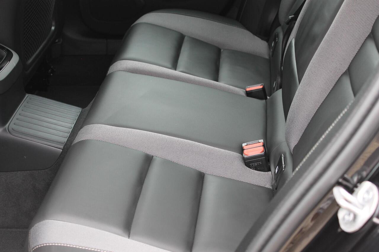 Volvo V60 T6 350PK Autm. Plug-in hybrid AWD Plus Dark Long Range / Google infotainment / Semi elekrisch wegklapbare trekhaak / Verwarmbare voorruit / Elektrisch bedienbare voorstoelen met geheugen / Verwarmbare voorstoelen