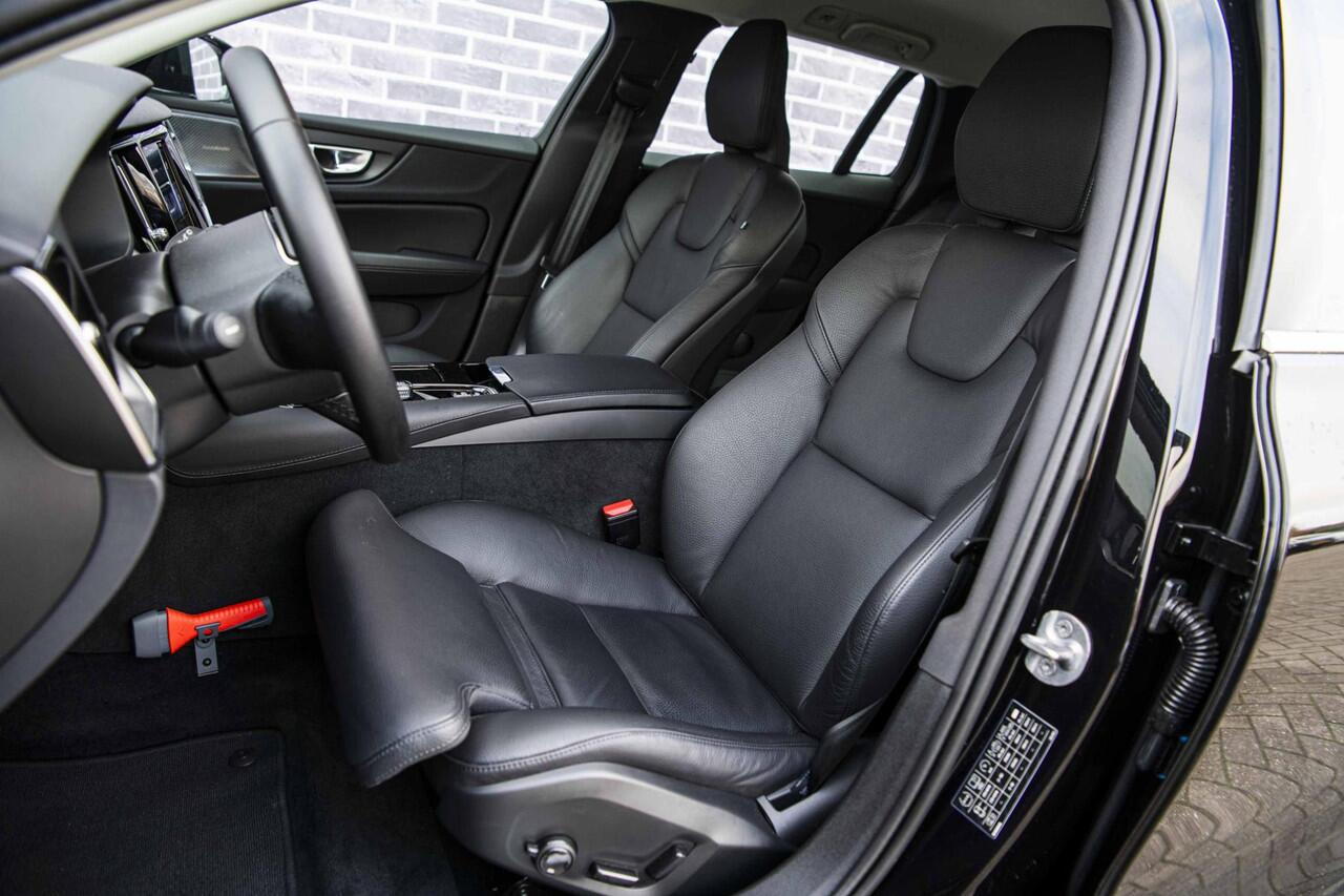 Volvo V60 2.0 T6 Plug-in hybrid AWD Plus Bright | Adaptieve Cruise Control | Trekhaak | Harman & Kardon | Stoel + stuurverwarming |