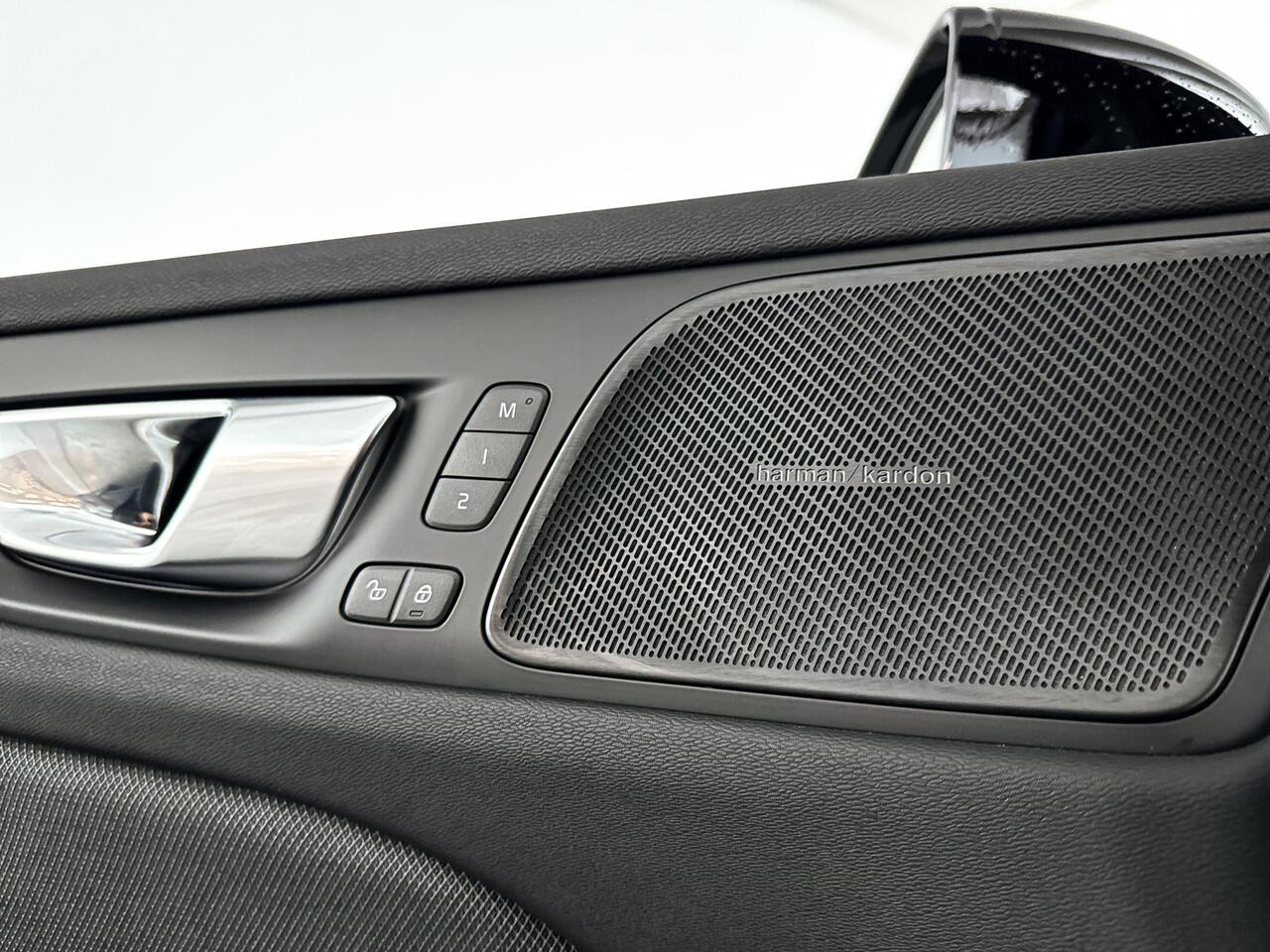 Volvo V60 T6 Plug-in hybrid AWD Plus Dark | 360° camera | Harman Kardon | Stoel- en Stuurverwarming | Trekhaak