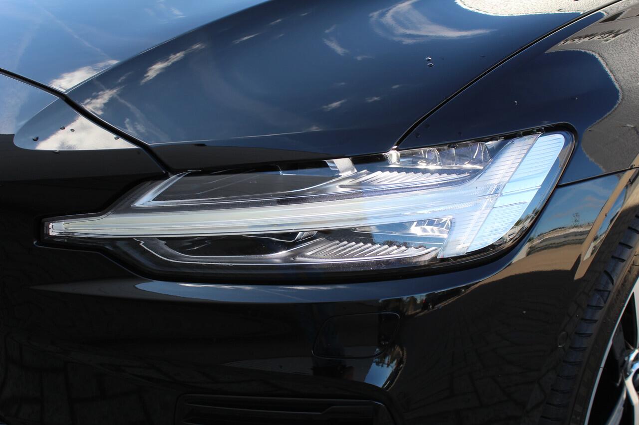 Volvo V60 2.0 T6 Plug-in hybrid AWD Plus Dark | Panoramadak | Trekhaak | BLIS | H/K | 360 Camera