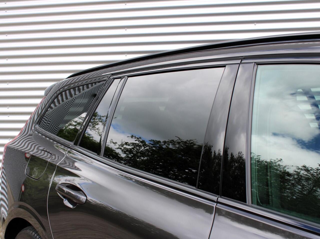 Volvo V60 2.0 T6 Plug-in hybrid AWD Plus Dark Automaat / 18" velgen / Harman Kardon / Privacy Glass / 360* camera