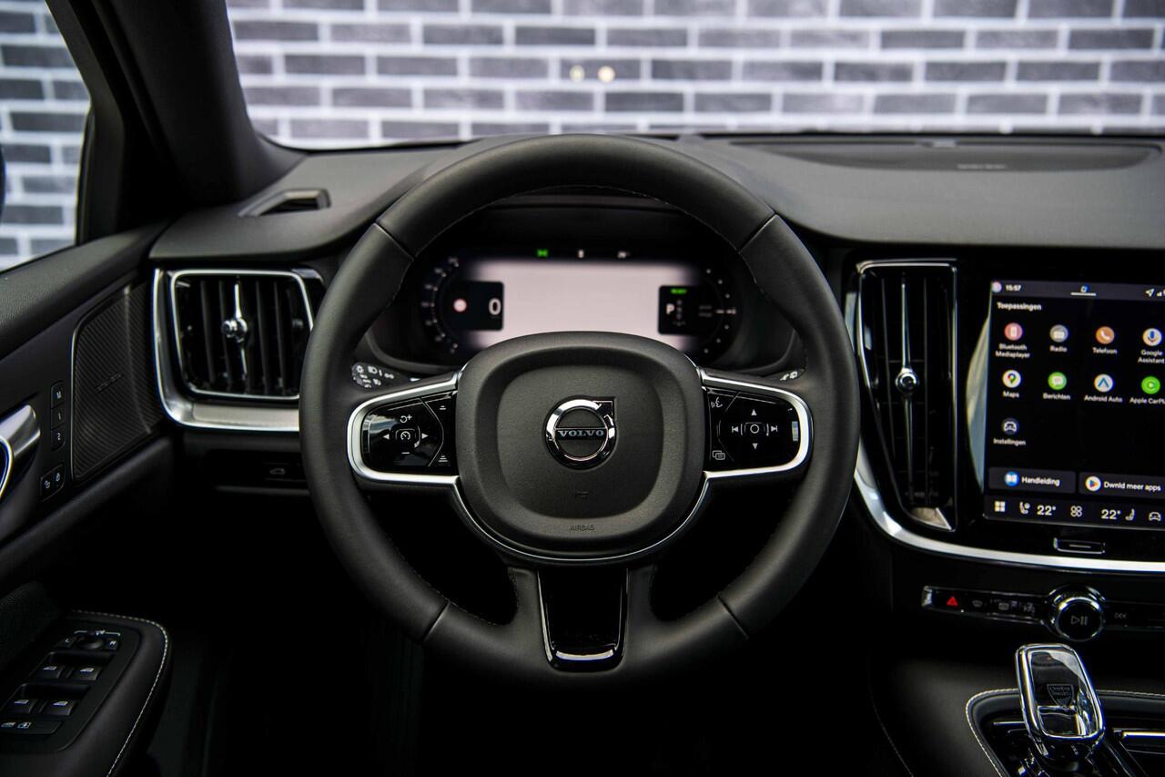 Volvo V60 2.0 T6 Plug-in hybrid AWD Plus Dark | Panoramadak | Head Up Display | Aurora Silver | Donker Glas | 360 Camera | 19" |