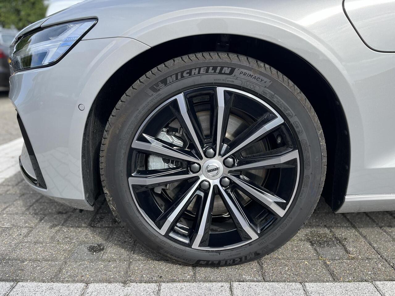 Volvo V60 T6 Plug-in hybrid AWD Plus Dark | 360 Camera | Harman/Kardon | Trekhaak |