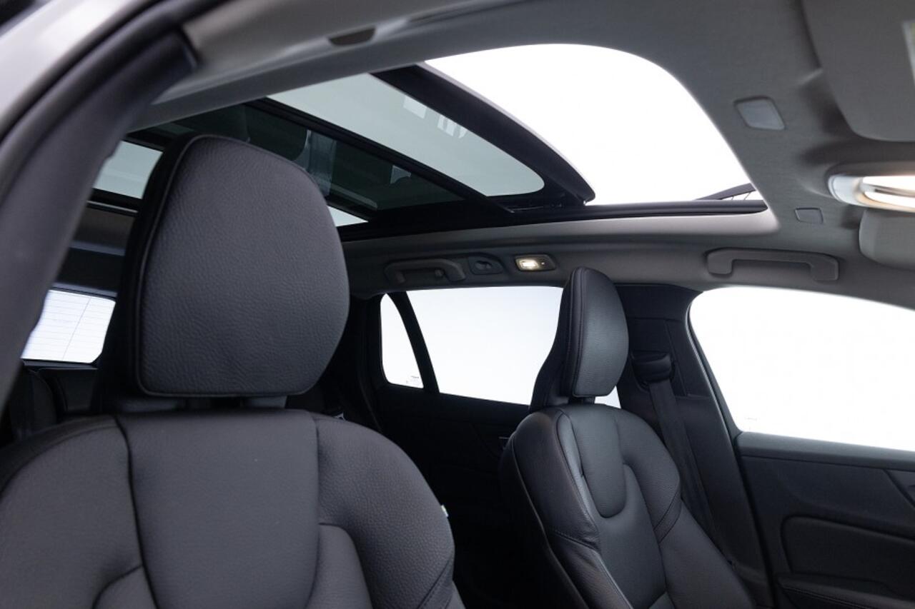 Volvo V60 2.0 T8 Plug-in hybrid AWD Plus Bright | PANORAMADAK ? 1e Eigenaar