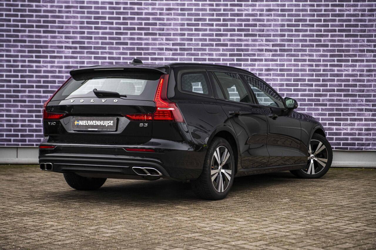 Volvo V60 2.0 B3 Momentum Advantage | Parkeer Camera | 17" Lichtmetalen Velgen | Stoel en Stuurverwarming | Parkeersensoren Voor en Achter |