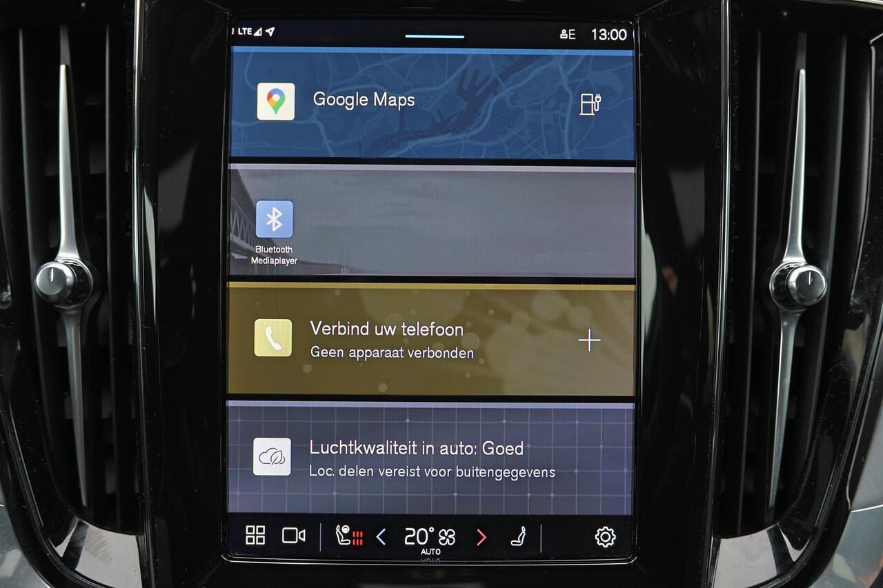 Volvo V60 T6 Recharge AWD Core - Parkeercamera achter - Verwarmde voorstoelen, stuur & achterbank - Parkeersensoren voor & achter - Cruise control - High Performance audio - Extra getint glas - 18' LMV