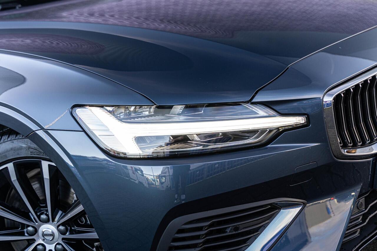 Volvo V60 2.0 T6 Plug-in hybrid AWD Essential Bright | Trekhaak | Stoel- / Stuurverwarming | Adaptive Cruise Control | Parkeercamera | Google | Carplay | Volvo On Call |