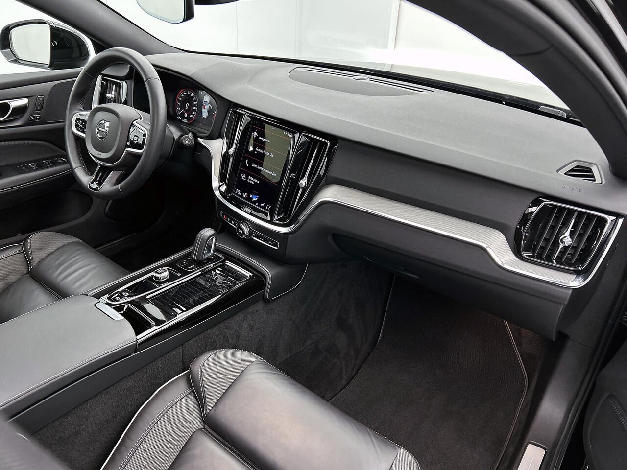 Volvo V60 2.0 T8 Hybride SOH 94% AWD R-Design / Panoramadak / Leder / Navigatie / Adap. Cruise / Pdc.V+A / Stuur- Stoelverwarming / Apk nieuw