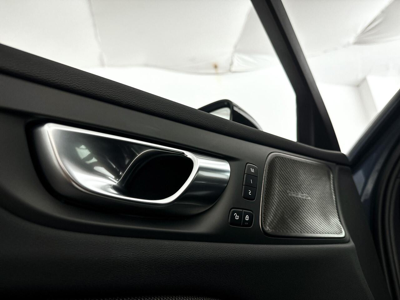 Volvo V60 T6 Plug-in hybrid AWD Plus Dark | 360° camera | Harman Kardon | Stoel- en Stuurverwarming | Trekhaak