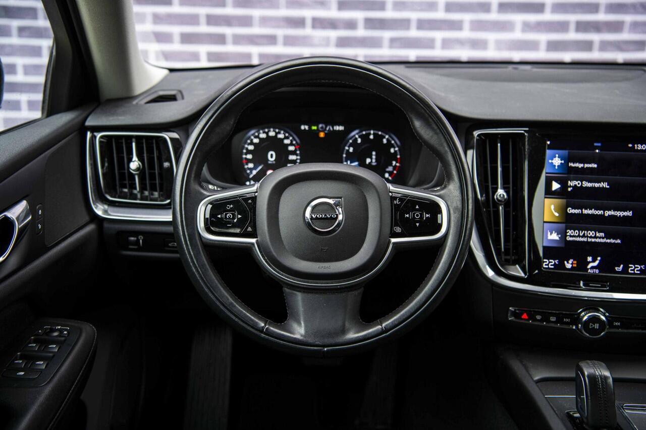 Volvo V60 2.0 B3 Momentum Advantage | Stoel- en stuurverwarming | Achteruitrijcamera | Parkeersensoren voor + achter | 17" velgen | Navigatie | Apple Carplay / Android Auto | LED koplampen |