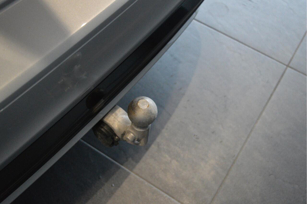 Volvo V60 2.0 T6 Plug-in hybrid AWD Plus Dark leer trekhaak camera !!