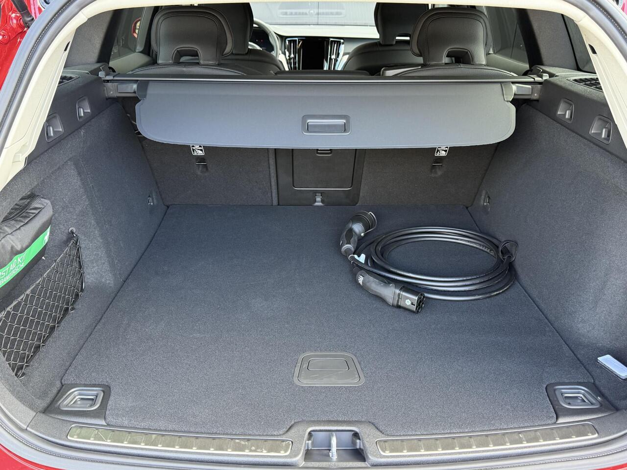 Volvo V60 2.0 T6 Plug-in hybrid AWD Essential Edition Driver assist climate line leder ark assist extra getint glas