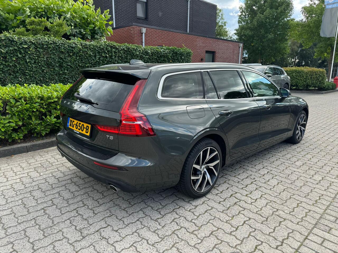 Volvo V60 2.0 T5 Momentum virtual cockpit, leer, navi