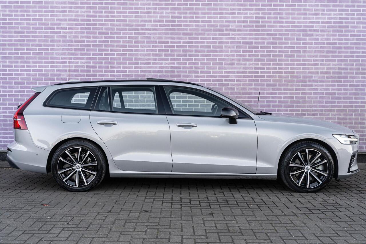 Volvo V60 T6 Plug-in hybrid AWD Plus Dark | Google | Long range | Trekhaak | Harman Kardon | Panoramadak | 360º Camera | Adaptive Cruise | BLIS | Verwarmbare voorruit | Power seats | Dodehoekdetectie |