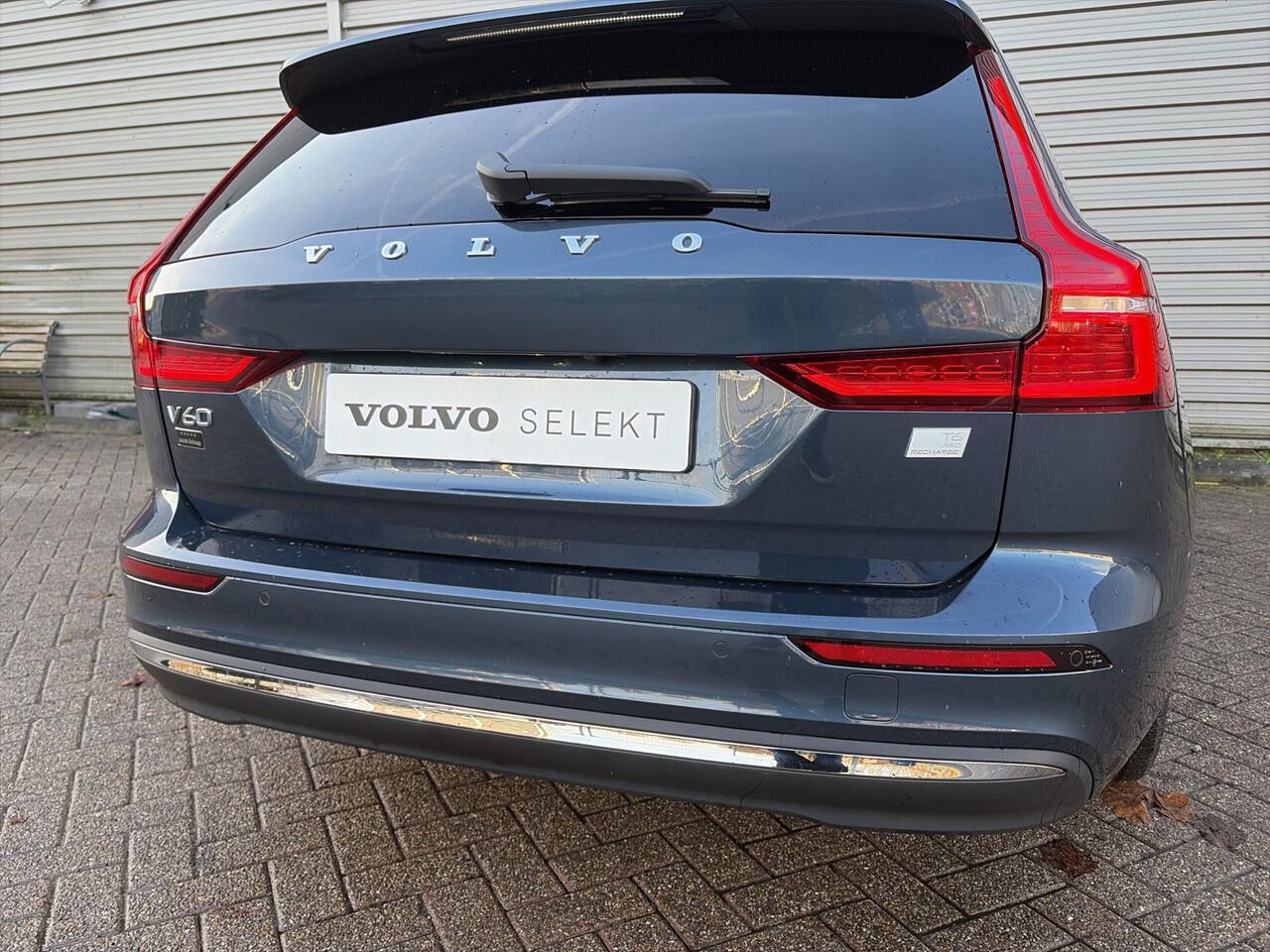 Volvo V60 T6 350PK Automaat Recharge AWD Plus Bright | ACC | Panoramadak | 360 camera | Stuurverwarming | 19"LMV | Elektr. stoel