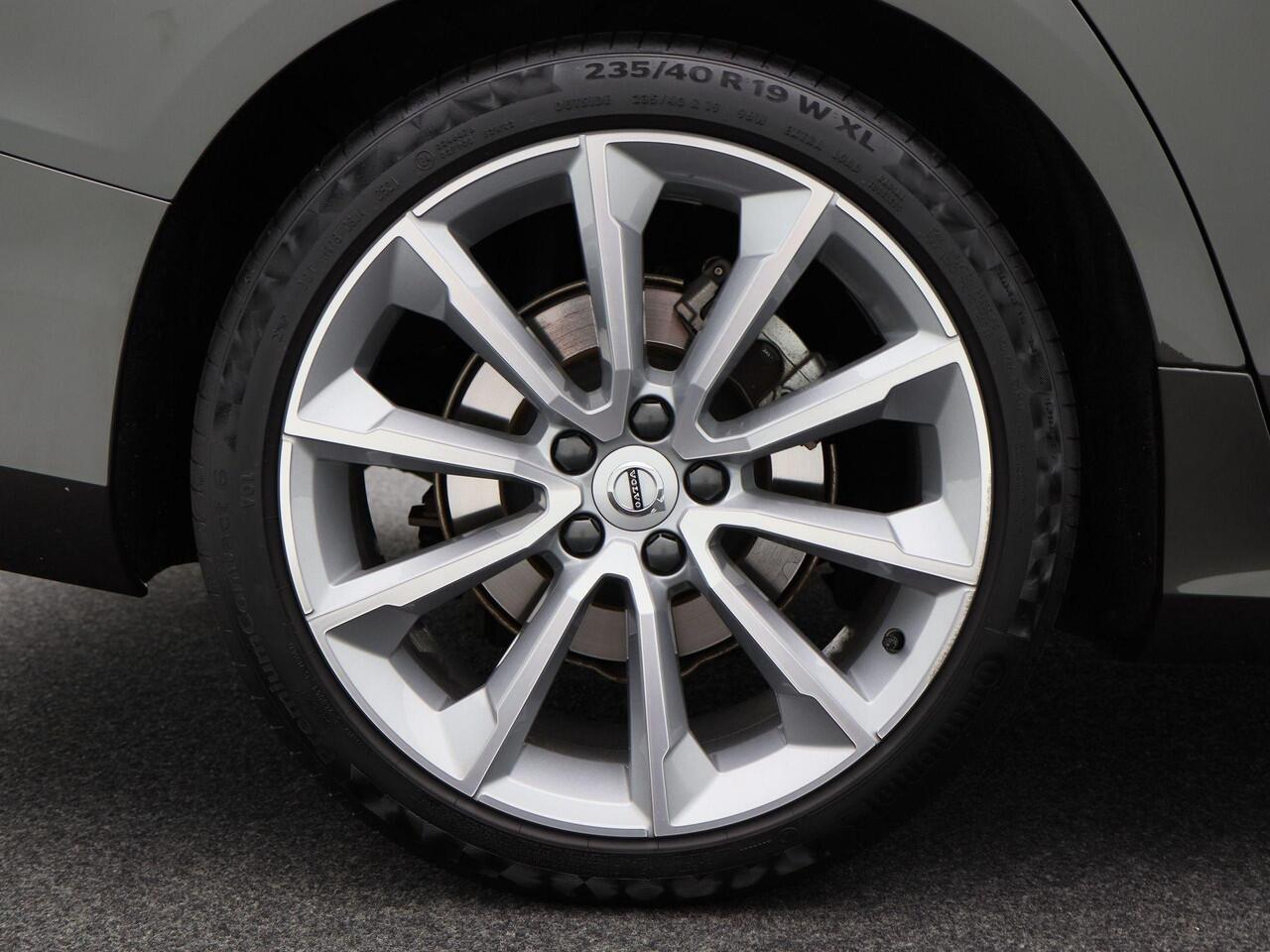 Volvo V60 2.0 B4 R-Design Automaat | Mild Hybrid | Full LED | Leder | Sportstoelen | 19 Inch | Privacy Glass | 360 Camera | Harman/Kardon | Elektrische Achterklep