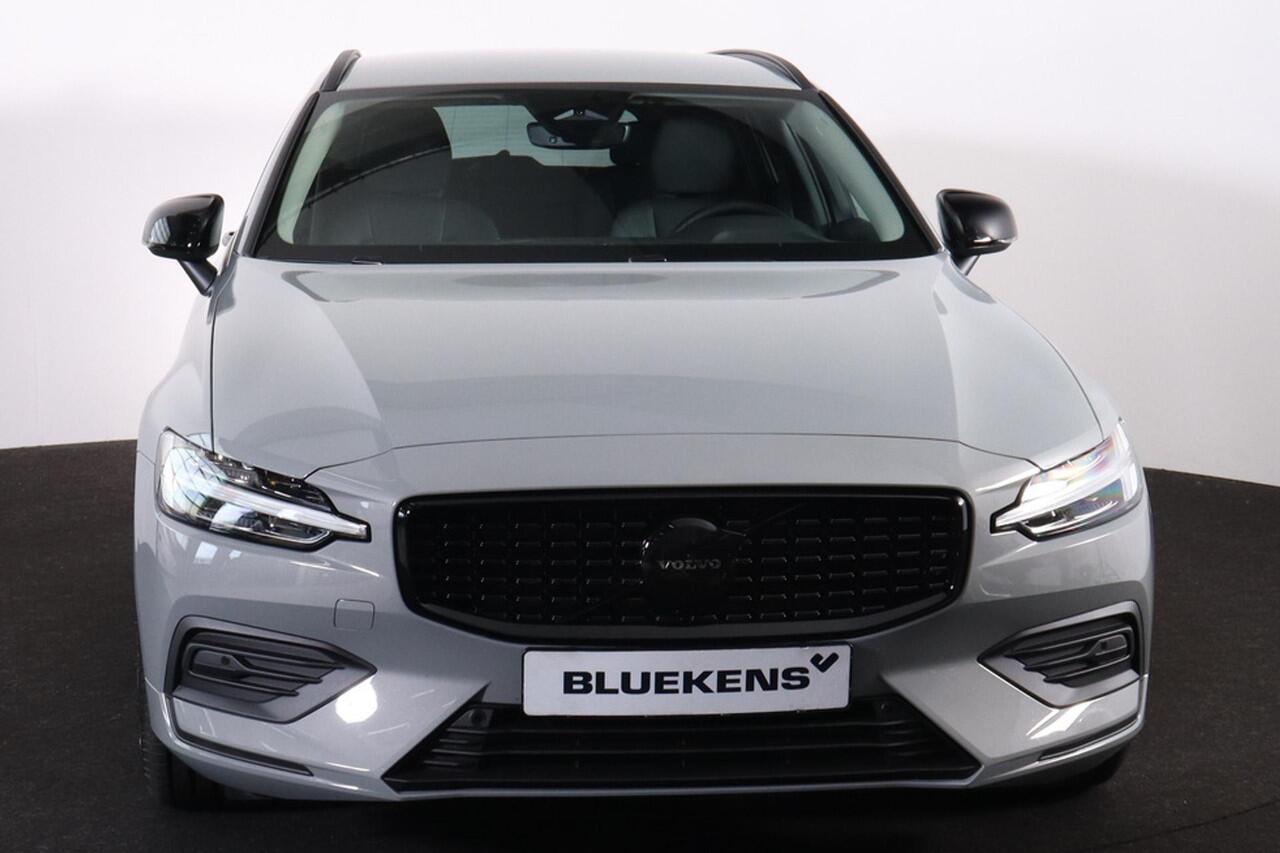 Volvo V60 B4 Essential Edition Sport - Intellisafe Assist & Surround - Parkeercamera achter- Verwarmbare voorstoelen, stuurwiel en achterbank - Parkeersensoren voor & achter - Lederen bekleding - 19' wielen
