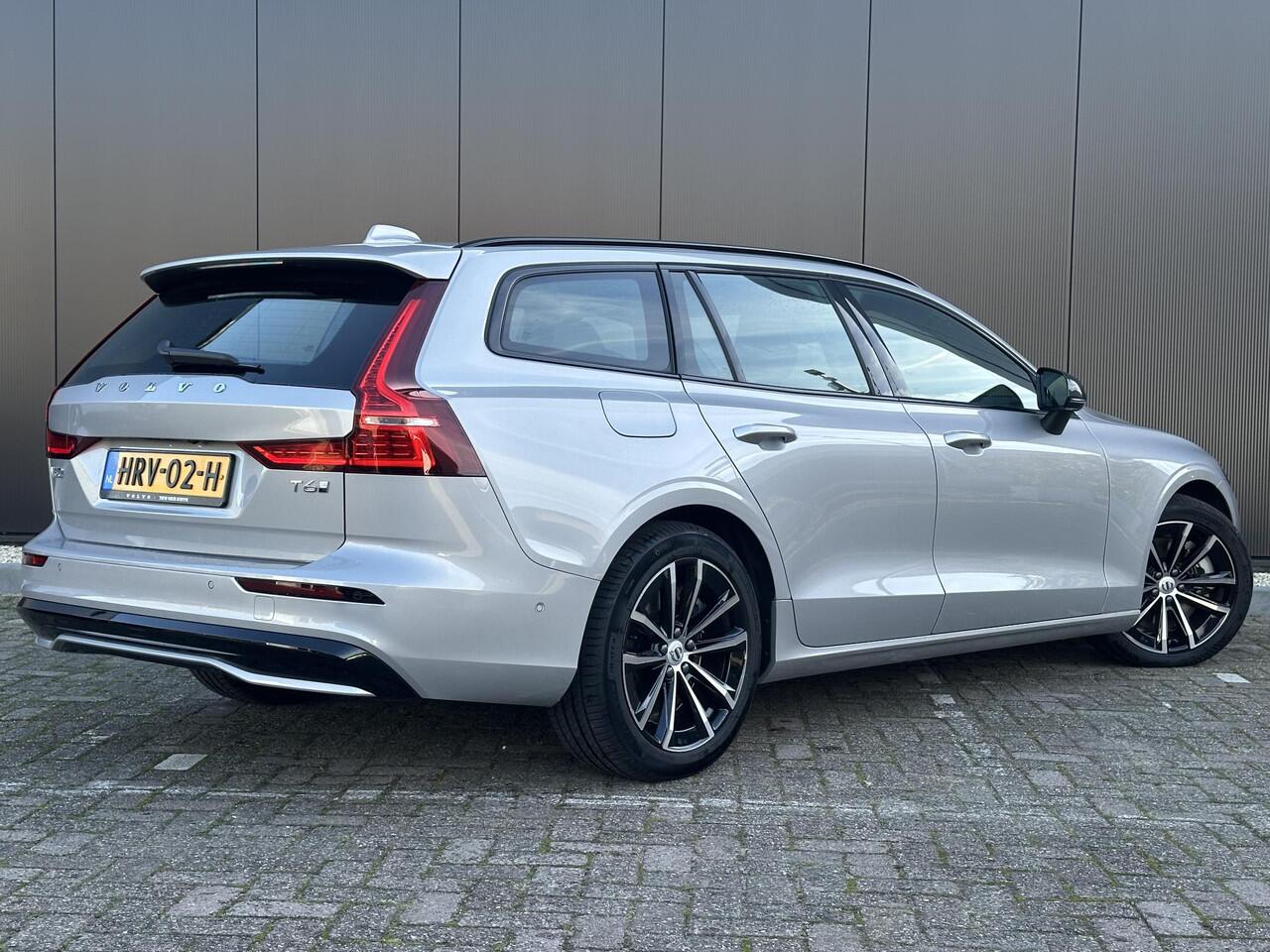 Volvo V60 2.0 T6 Plug-in hybrid AWD Plus Dark Adaptive Cruise Control / BLIS / 360 camera / Electr. stoelverstelling / Stoel-, stuur-, voorruit verwarming / Keyless drive / Trekhaak