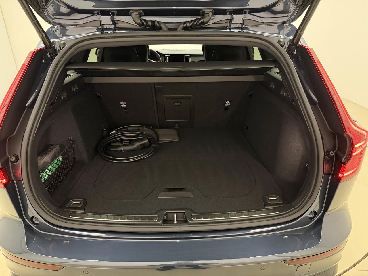 Volvo V60 T6 350pk AWD Plus Dark / Sportleder / Stoel + Stuurw. Verwarming / 19'' / Getint glas / Elektr. Stoelen / Elektr. Achterklep / PDC + Camera /