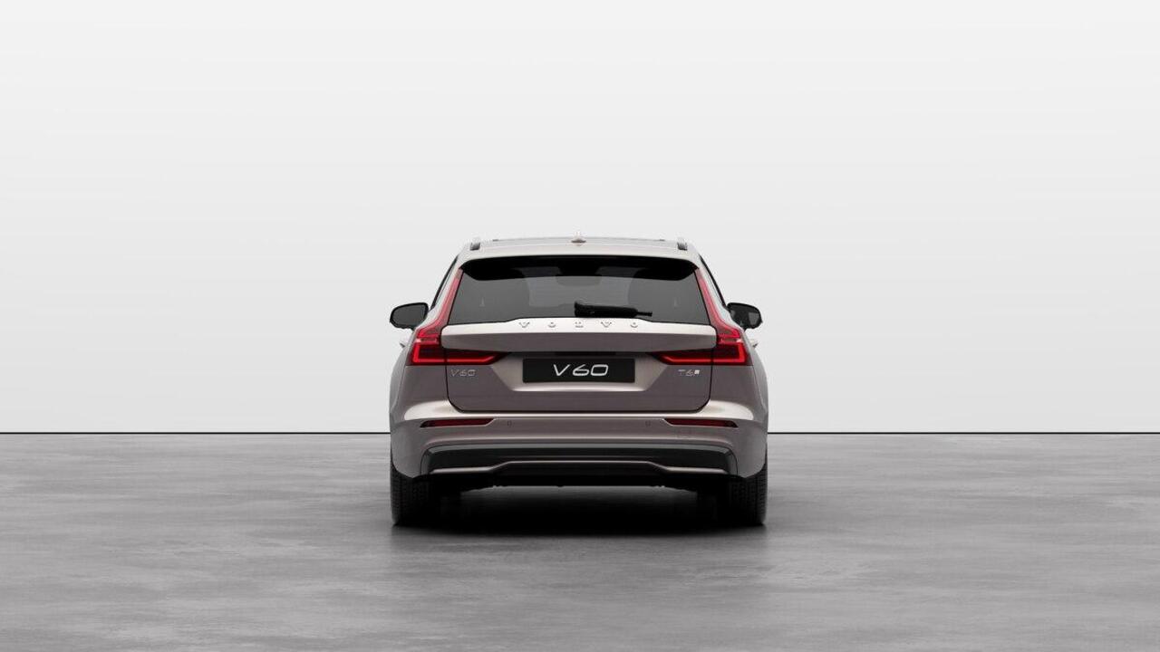 Volvo V60 2.0 T6 Plug-in hybrid AWD Plus Dark | Verwacht Nov. 2025 | Head-Up Display | 360º Camera | 19" Lichtmetalen Wielen | Premium Audio by Harman Kardon | Nappa Lederen Contourstoelen |