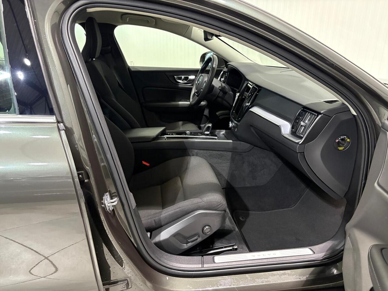 Volvo V60 B3 Aut. Benzine Momentum ACC Parkeercamera 163pk