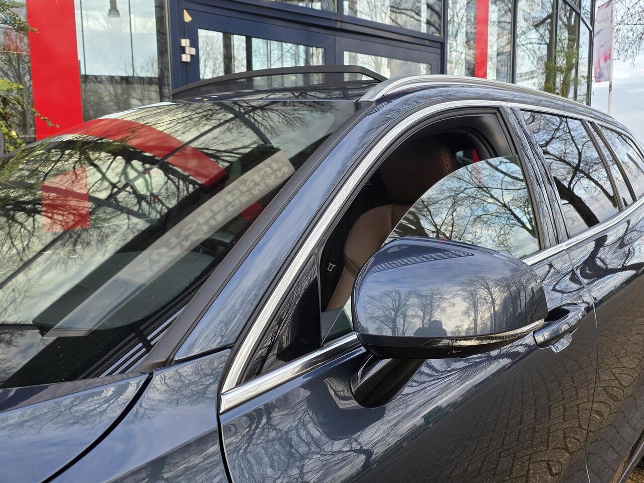 Volvo V60 2.0 T6 Recharge AWD Inscription | Schuif/kanteldak | Wegkl. Trekhaak | Navigatie | Leer | Cruise Control | Licht metalen velgen