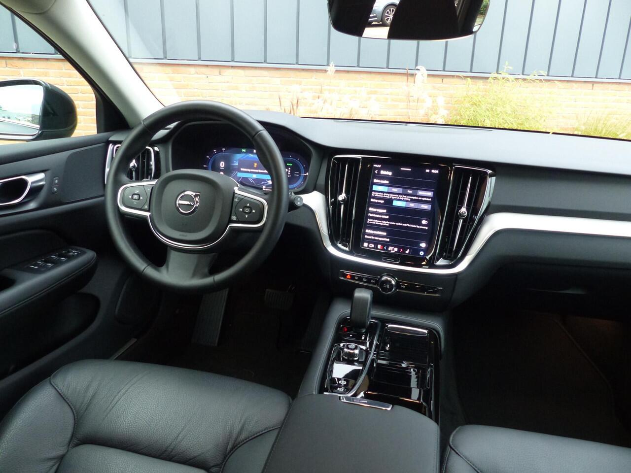 Volvo V60 T6 Plug-in hybrid AWD Essential