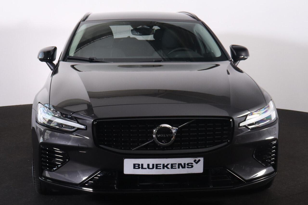 Volvo V60 T6 Recharge AWD Plus Dark - IntelliSafe Assist & Surround - 360º Camera - Harman/Kardon audio - Adaptieve LED koplampen - Verwarmde voorstoelen, stuur & achterbank - Parkeersensoren voor & achter - Elektr. bedienb. voorstoelen met geheugen - Extra getint 