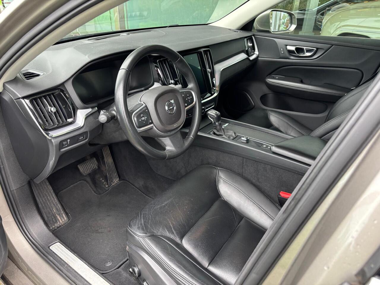 Volvo V60 2.0 T5 Momentum Automaat | Rijklaar incl 12 mnd Bovag | Trekhaak Carplay On Call Stoelverwarming