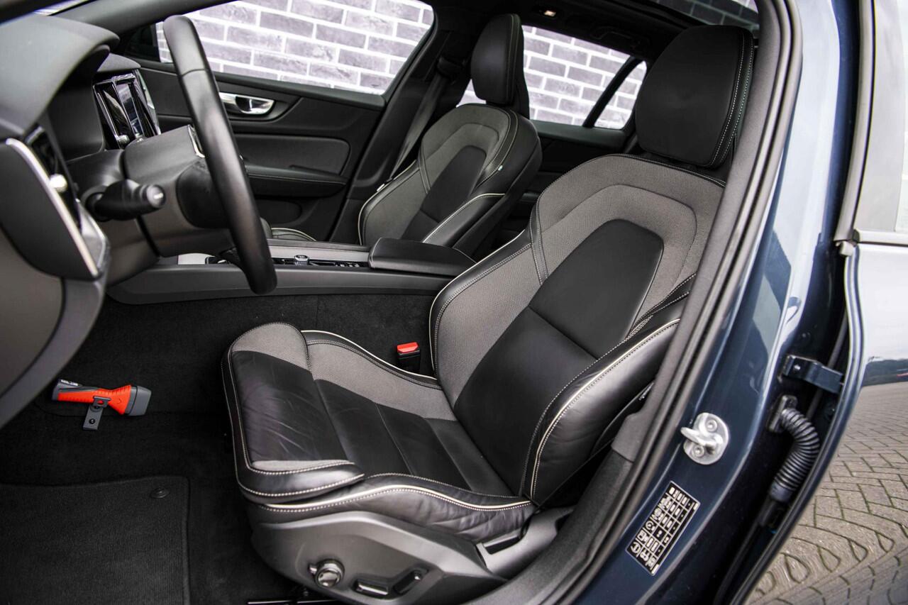 Volvo V60 2.0 B4 Plus Dark | Panorama Dak | Adaptieve cruise control | Elektrisch verstelbare voorstoelen | Stoel/stuur verwarming |