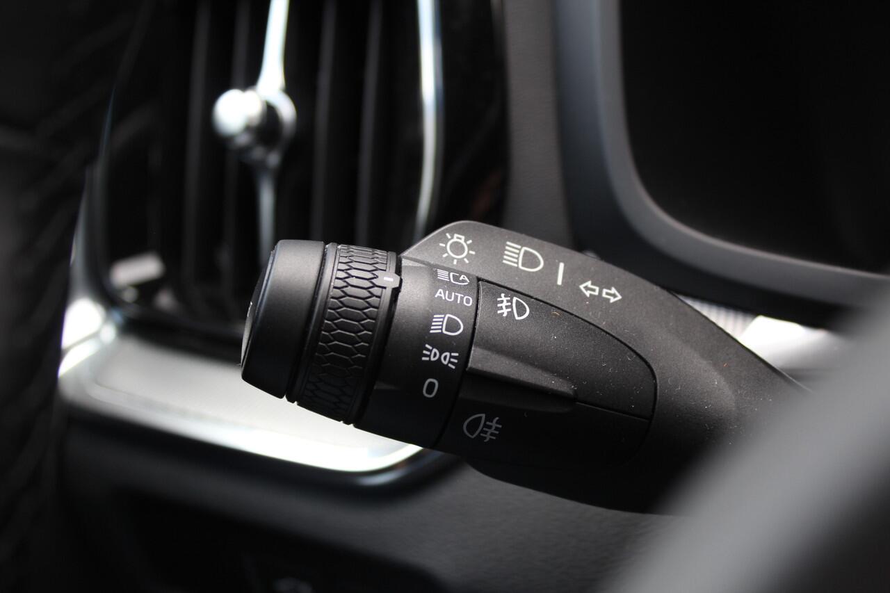 Volvo V60 2.0 T6 Plug-in hybrid AWD Plus Dark | Panoramadak | Trekhaak | BLIS | H/K | 360 Camera