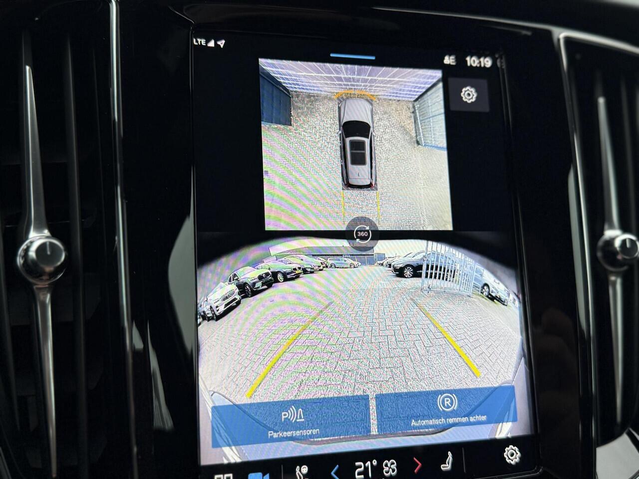 Volvo V60 2.0 T6 Plug-in hybrid AWD Plus Dark | 360° Camera | Stoel en stuurverwarming | Trekhaak | Adaptieve cruise control | Harman/Kardon audio | BLIS dodehoekdetectie |