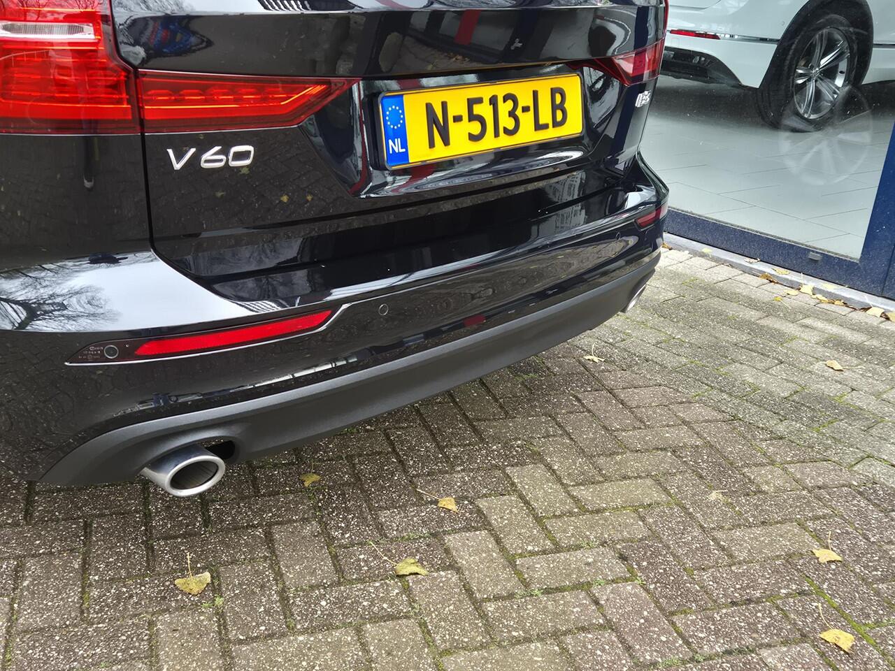 Volvo V60 2.0 B3 Momentum Business | Climate Control | LM velgen | PDC voor+achter+camera | Navigatie