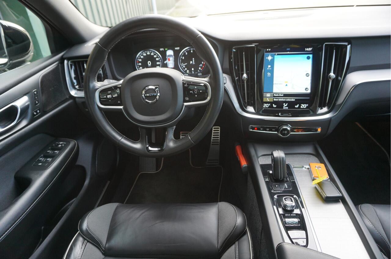 Volvo V60 2.0 B3 R-Design Automaat + Panoramadak/ 19inch/ LED/ Leer/ 360 camera/ Head-Up display/ Schitterend/ Garantie!