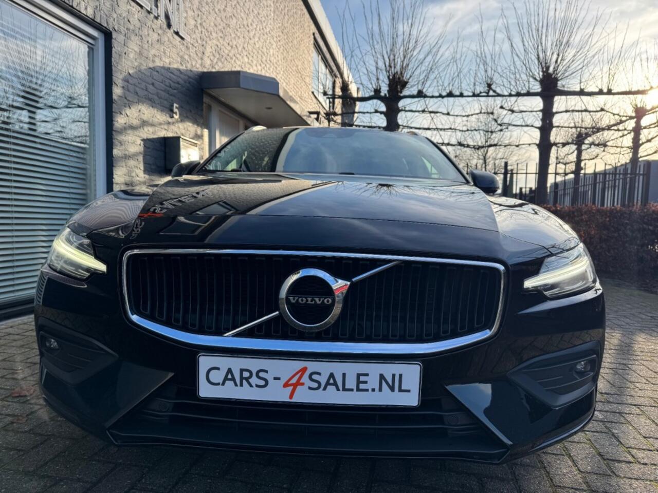 Volvo V60 2.0 B3 Autom. Momentum + Chroom + D-Glas + Lmv - 133 dkm